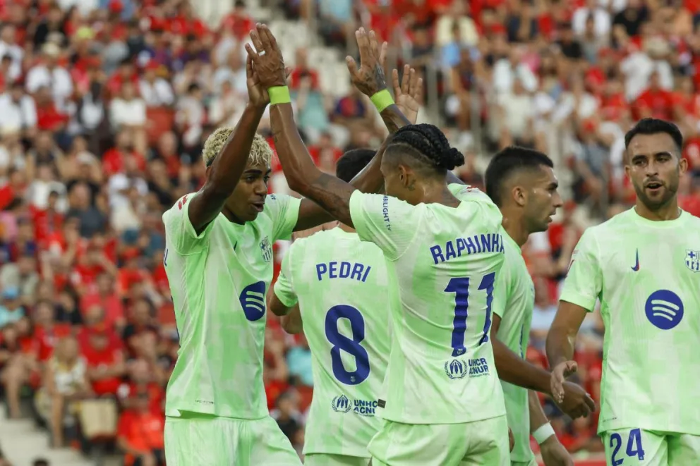 El delantero brasileño del FC Barcelona Raphinha celebra su gol durante el partido ante el Mallorca. Foto: EFE