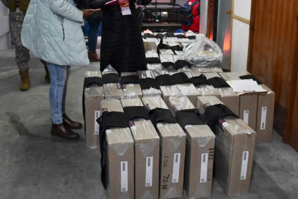 Las maletas electorales son trasladadas por todo el país. Foto: APG