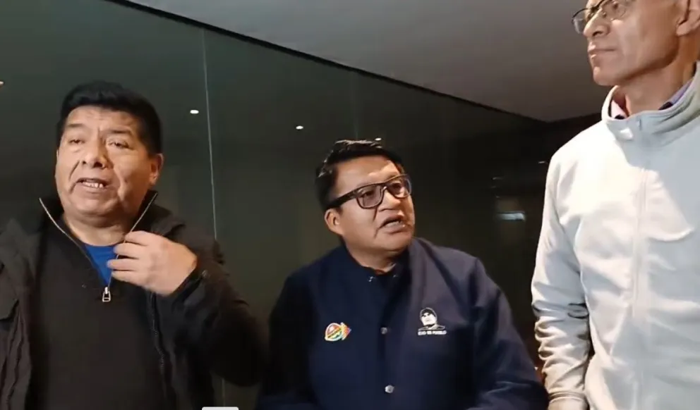 Los "evistas"  Renán Cabezas y Ramiro Venegas junto a Roberto Moscoso