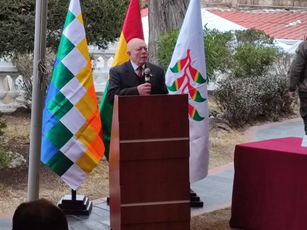  Hassenteufel, presidente en ejercicio del TSE, da su discurso de inauguración. Foto: Paulo Lizárraga / Visión 360 
