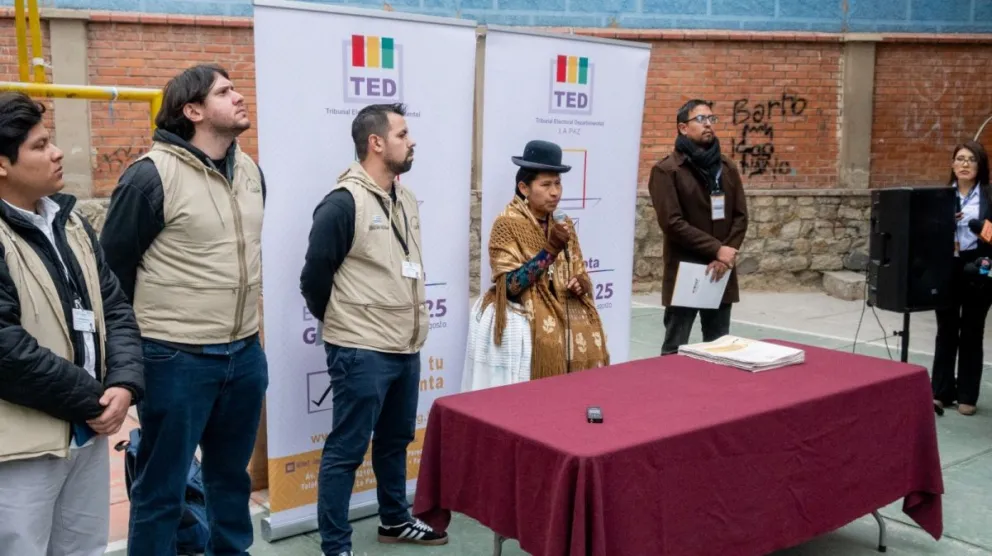 Acto de inauguración de la jornada electoral en el TED La Paz. Fuente: Ted La Paz