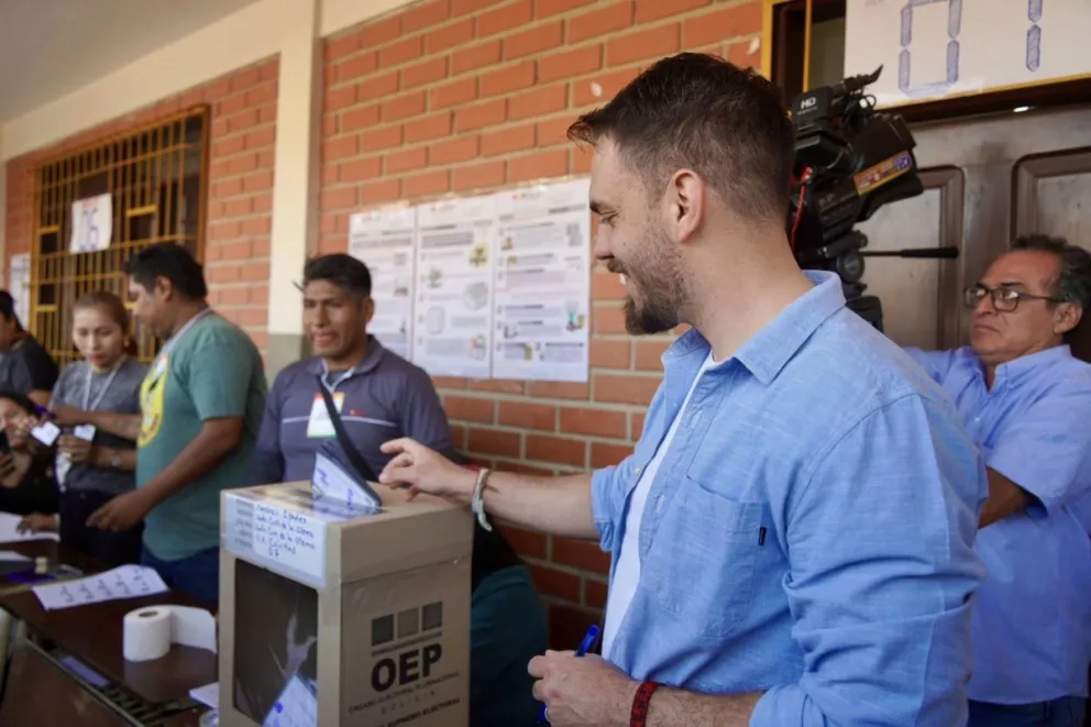 Del Castillo, este domingo, emite su voto. Foto: RRSS del candidato  
