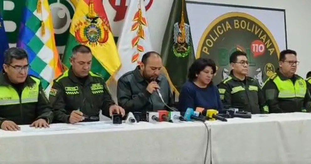 Autoridades del Ministerio de Gobierno y de la Policía ofrecen una conferencia de prensa. Foto: Ministerio de Gobierno