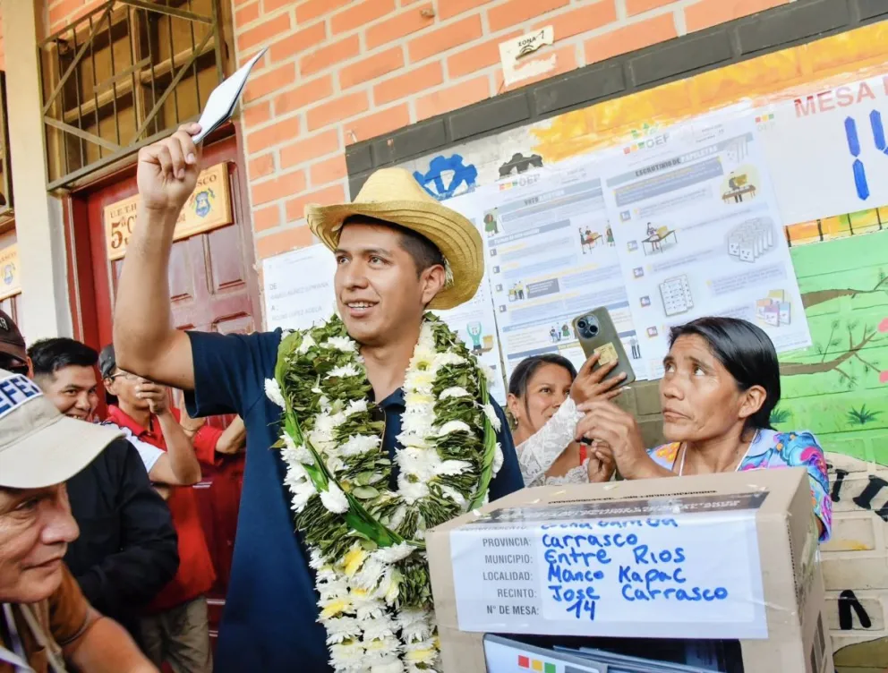 Andrónico Rodríguez al momento de votar este domingo, en una imagen de su cuenta de Facebook.
