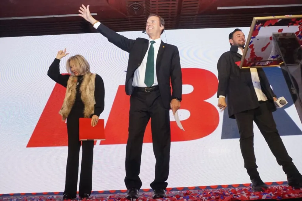 El candidato de la alianza Libre, Jorge Quiroga, destacó que Bolivia se encamina a una inédita segunda vuelta en las elecciones generales. Foto: APG