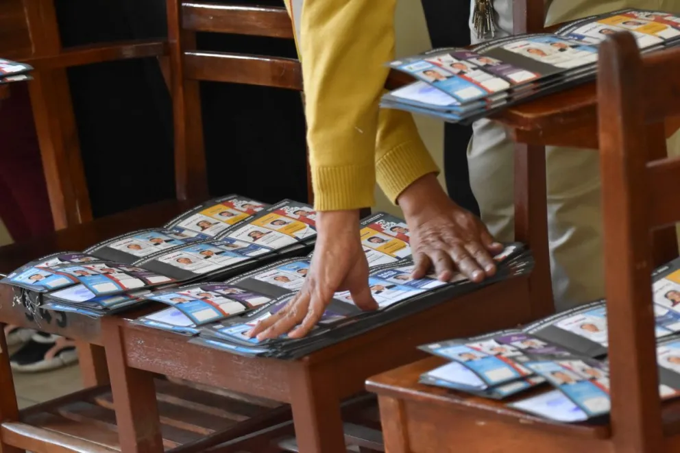 Papeletas electorales en un conteo de votos en las elecciones del domingo. Foto: APG