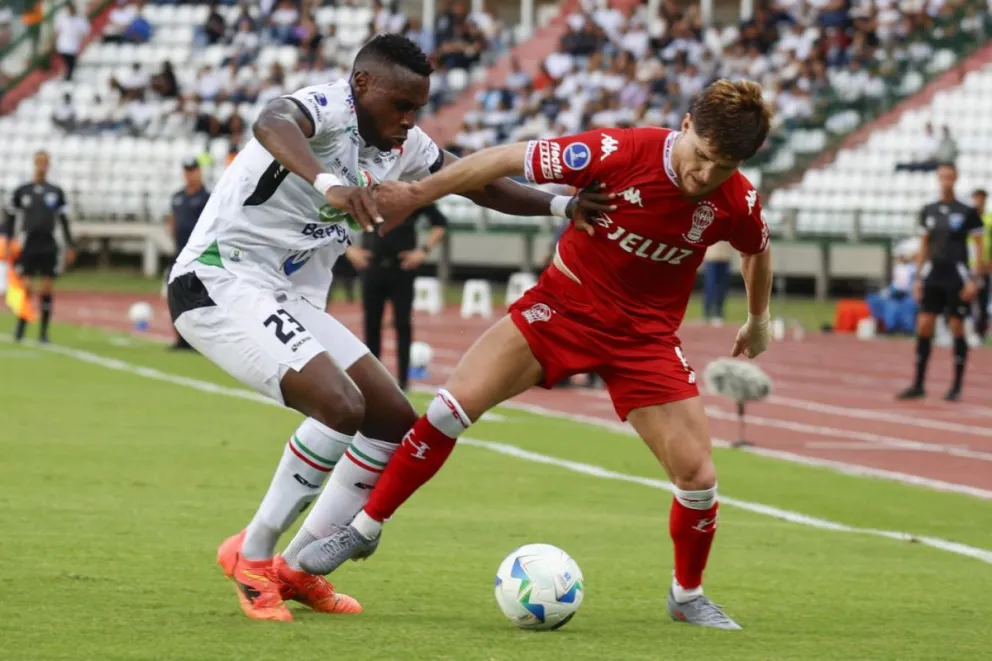 Incidencia del partido de ida que jugaron el Once Caldas y Huracán en Manizales. Foto: Conmebol
