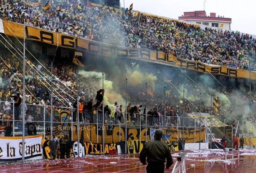 La curva sur del estadio Siles no tendrá gente el próximo sábado. Foto: FL