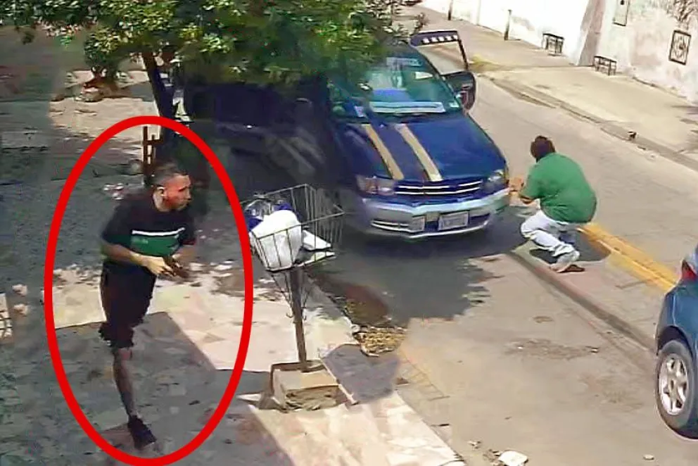 El presunto atacante y el vehículo en el que se trasladaba el efectivo. Foto: CTV 