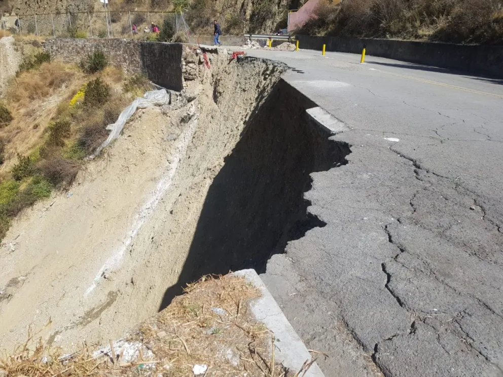 Parte del camino que cedió. FOTO: Prensa de Javier Escalier