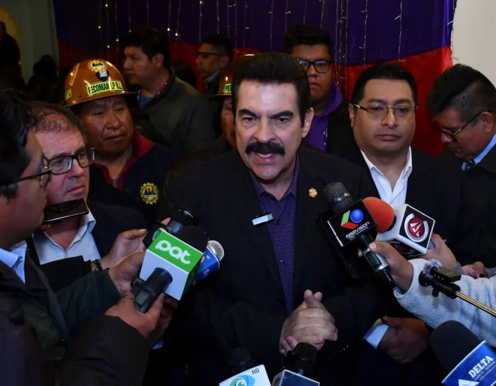 Manfred Reyes Villa en una conferencia de prensa anterior. FOTO: APG