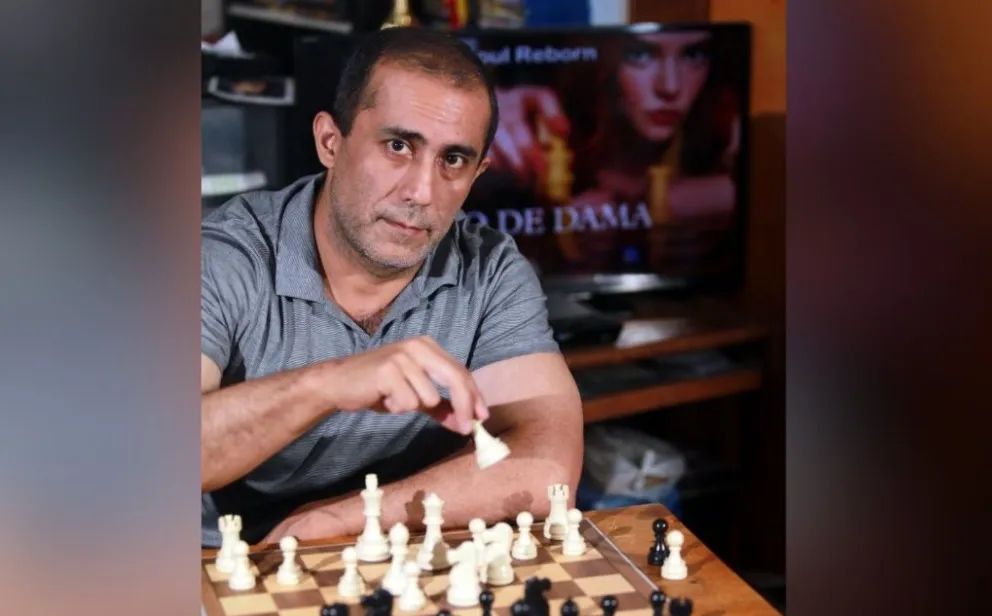 Cueto en un partida de ajedrez. Foto: FBA.