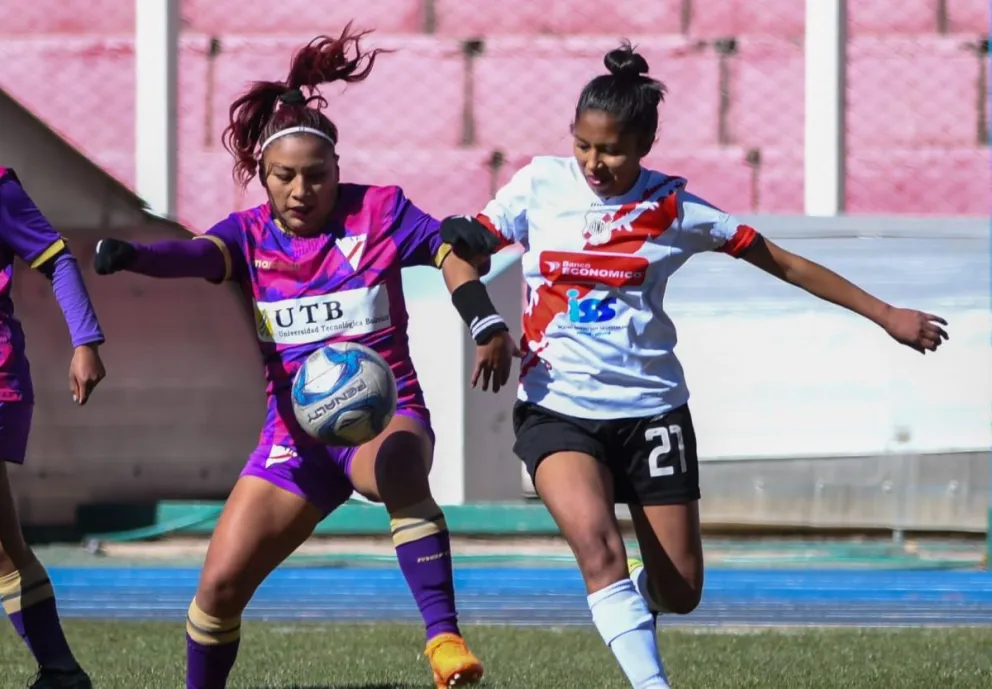 Incidencia entre Always (de morado) y Nacional, en Potosí. Foto: Club Always Ready.