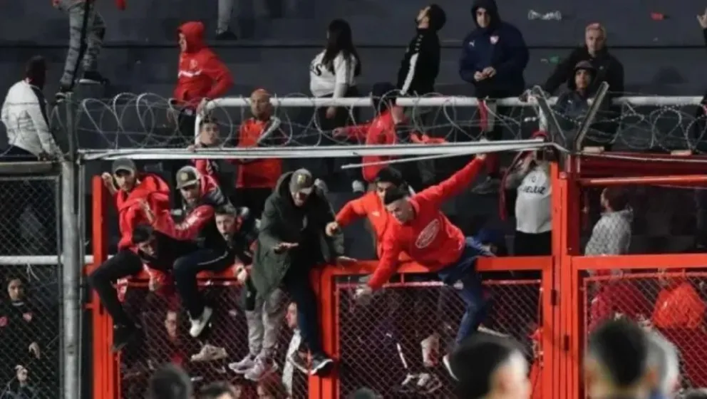 La violencia que existió en la cancha de Independiente de Avellaneda. Foto: Río Negro