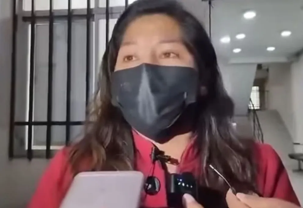 La periodista afectada habla con los medios en Oruro: Foto: Captura de video
