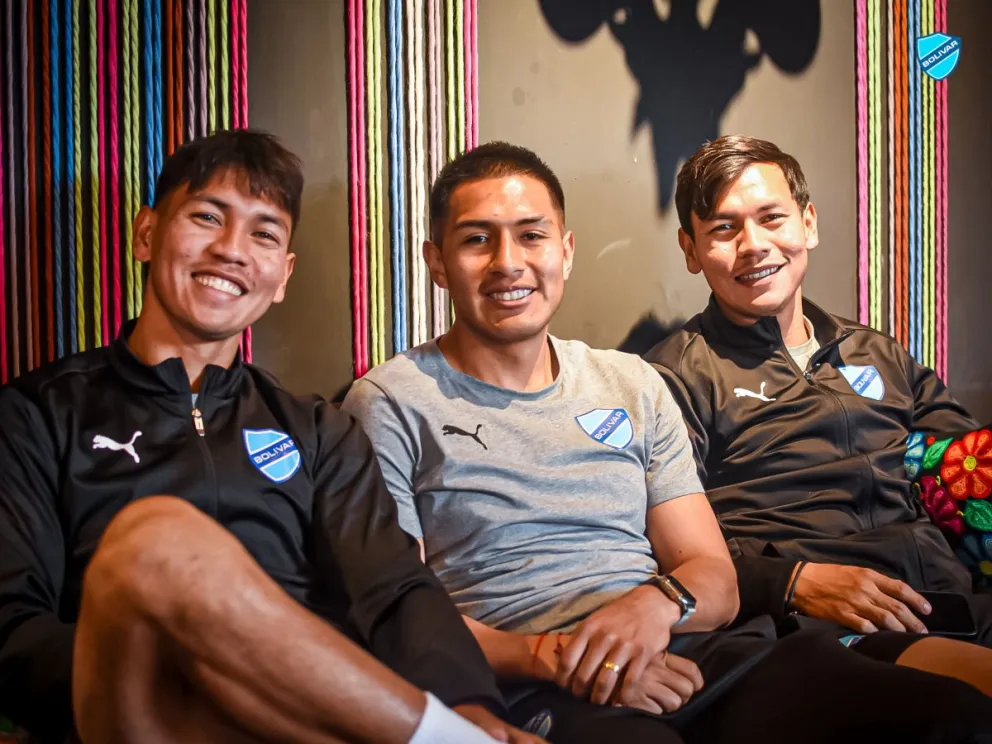 Saavedra (centro) y los hermanos Sagredo en su viaje a Cusco. Foto: Club Bolívar.