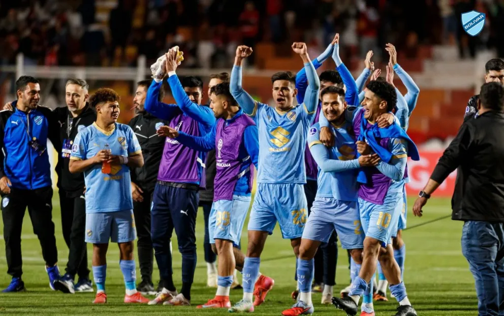 Jugadores de la Academia celebran su pase a los cuartos de final. Foto: Club Bolívar.