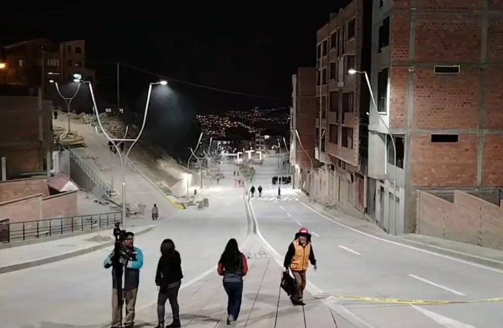 Las luminarias de la avenida Apumalla tienen luces led. Foto: Captura GAMLP