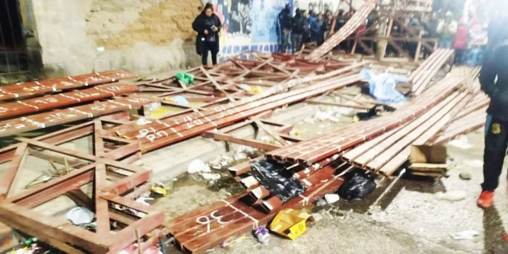 Así quedaron las graderías, sobre la calle Sevilla. Foto: AEP