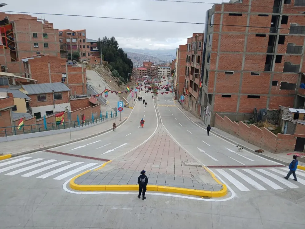 Los vecinos colocaron arcos para la inauguración. Foto: GAMLP