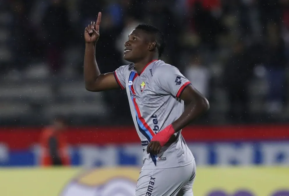 Marcos Olmedo festeja un gol cuando militaba en el club El Nacional. Foto: EFE