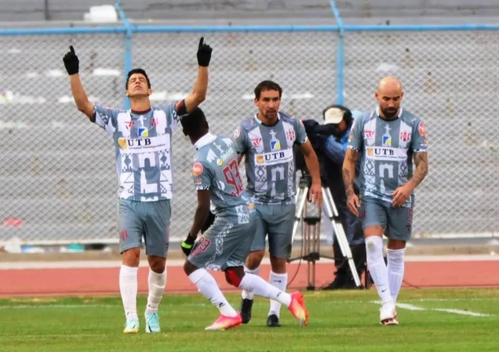 La celebración de los jugadores de Independiente en la capital de Pagador. Foto: APG