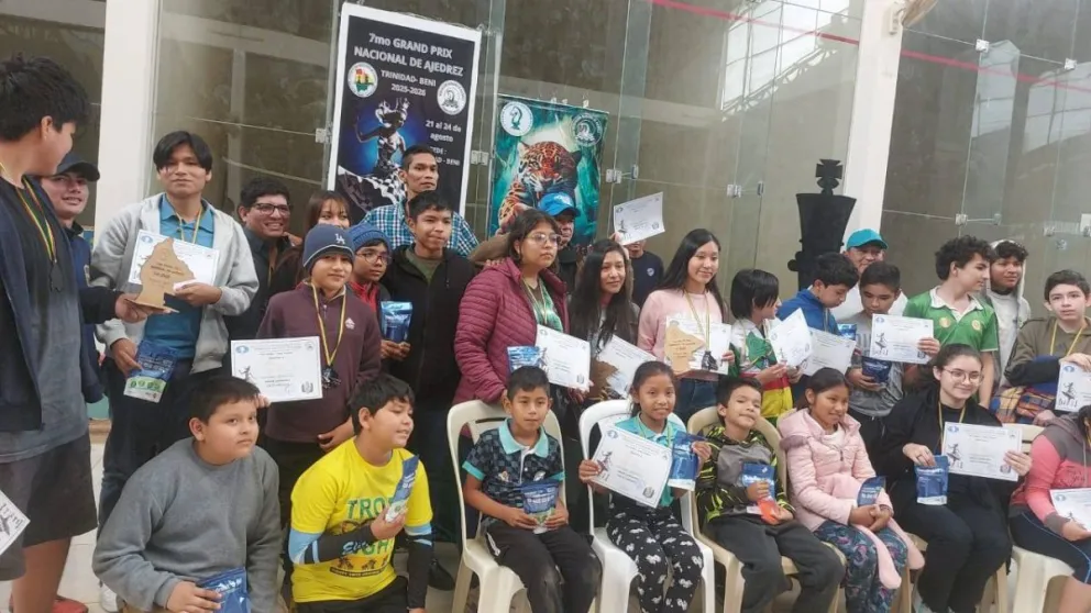 Los premiados del torneo beniano. Foto: Federación Boliviana de Ajedrez.
