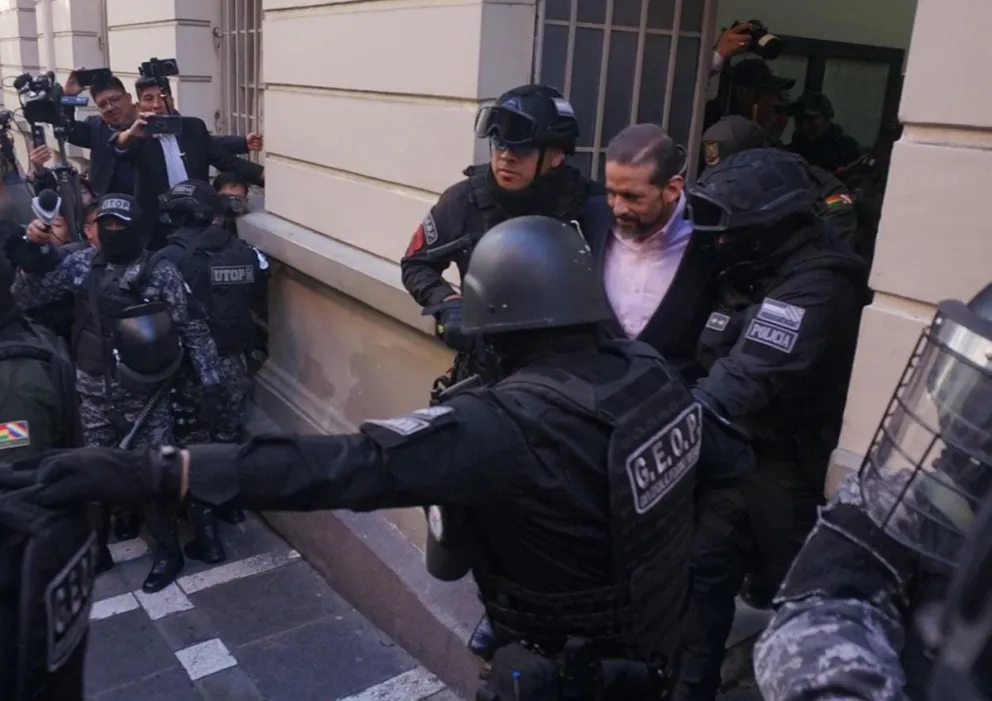 Luis Fernando Camacho abandona audiencia tras cuarto intermedio. Foto: APG