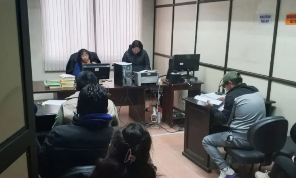 La audiencia de medidas cautelares en la que la justicia determinó detención domiciliaria para el encargado de la empresa. Foto: El Potosí