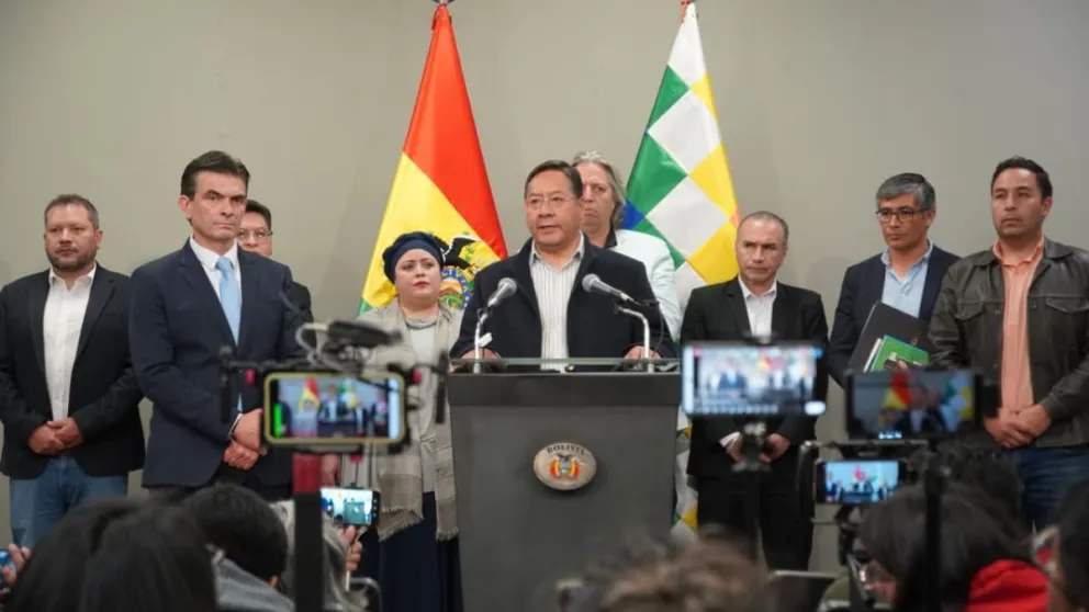 Tras una reunión de casi dos horas, el candidato Rodrigo Paz y el presidente Luis Arce ofrecieron una conferencia de prensa este martes. Foto: APG