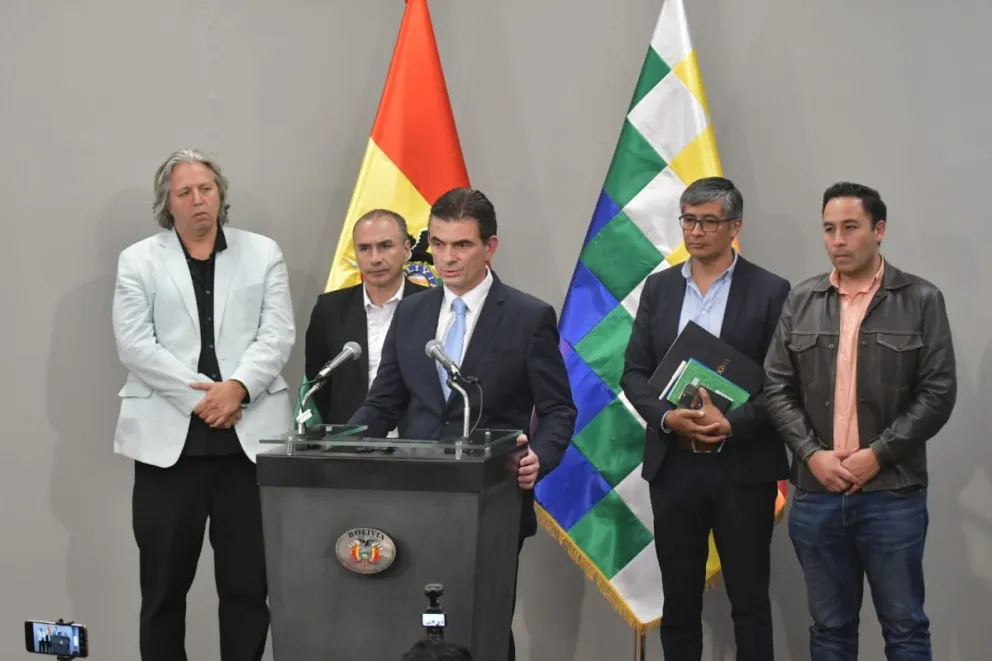 Paz, ayer martes rodeado de su personal de confianza. Foto: APG