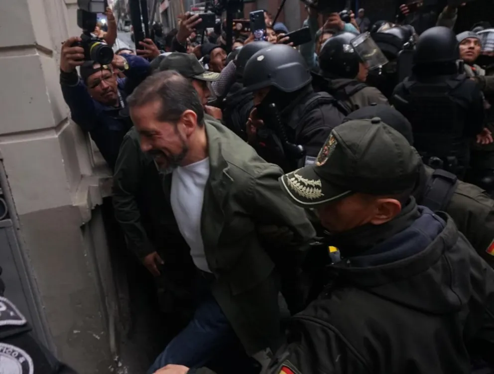 El gobernador de Santa Cruz ayer, en la audiencia por el caso "golpe I". Foto: APG