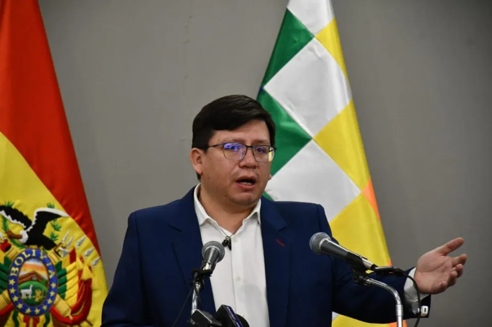 El ministro de Planificación del Desarrollo, Sergio Cusicanqui, en conferencia de prensa. Foto. APG