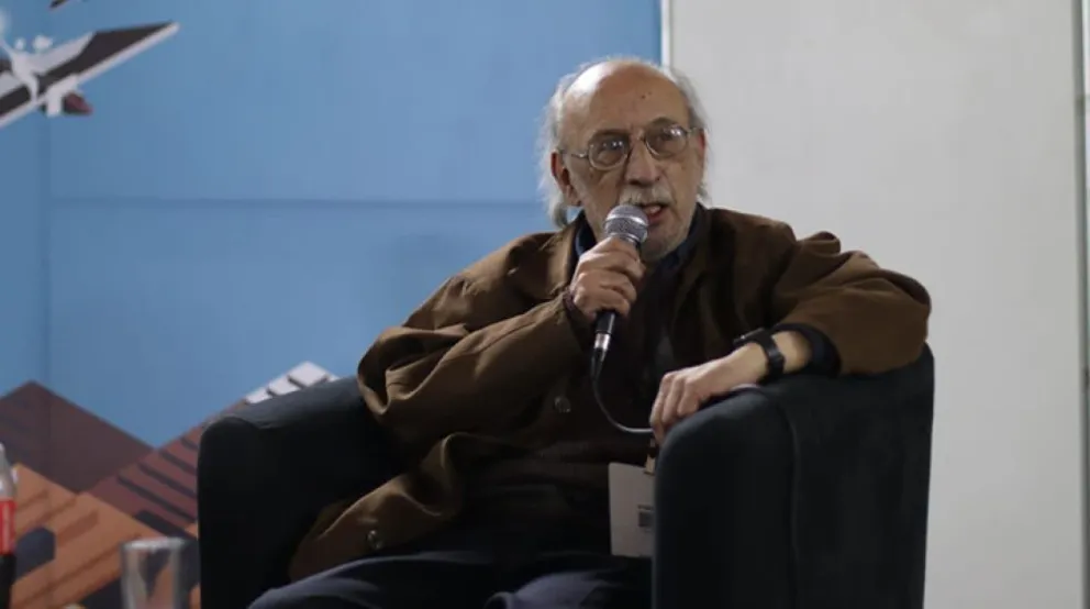 Luis “Cachín” Antezana en un homenaje en la Feria del Libro de La Paz. Foto: Correo del Sur