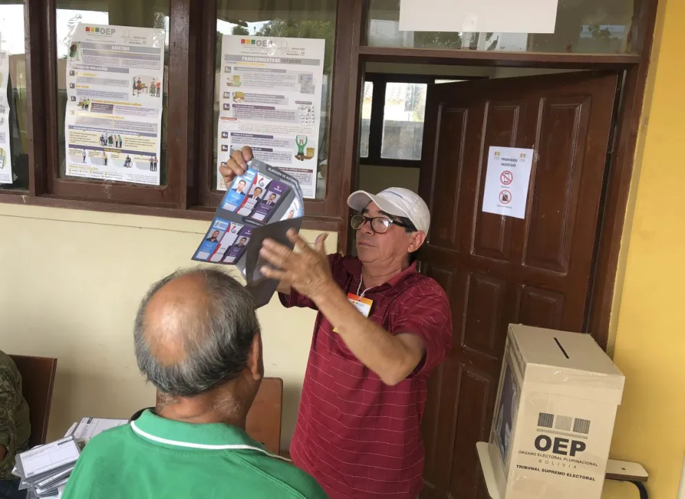 Una mesa de votación en las elecciones del 17 de agosto. Foto: APG