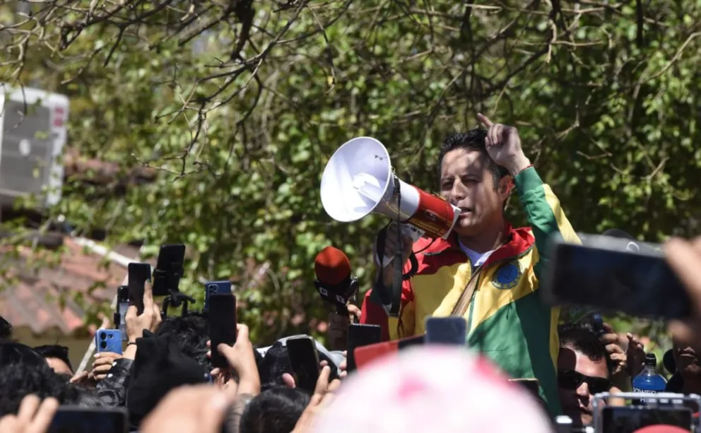 Edman Lara ras la audiencia a la que fue convocado en La Guardia. Foto: APG