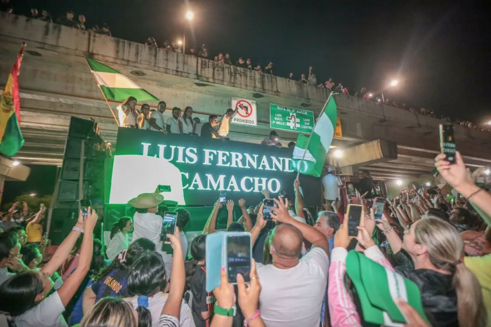 Seguidores de Camacho durante su caravana. FOTO: Cuenta de X de Luis Fernando Camacho