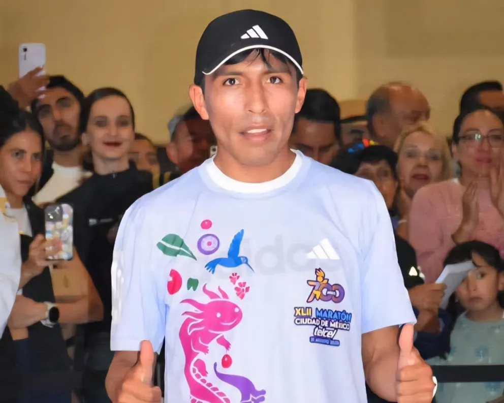 El atleta boliviano Héctor Garibay en el acto de presentación de la competencia mexicana que se corre el domingo. Foto: Maratón de México