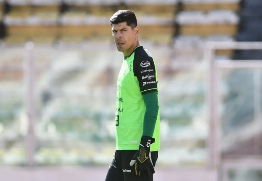Carlos Lampe en el entrenamiento de este domingo de la Selección nacional en el estadio Hernando Siles. Foto: APG