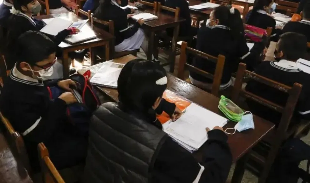 Estudiantes en un aula de un colegio en la ciudad de La Paz. Foto: APG