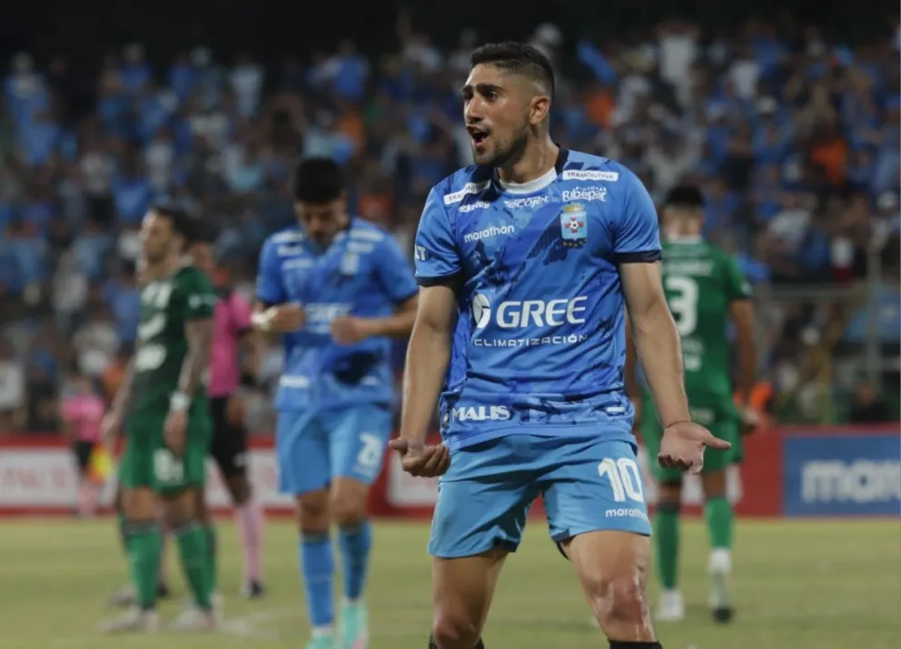 Guido Vadalá, jugador de Blooming, celebra el tercer gol de su equipo. Foto: Agencia Marka Registrada