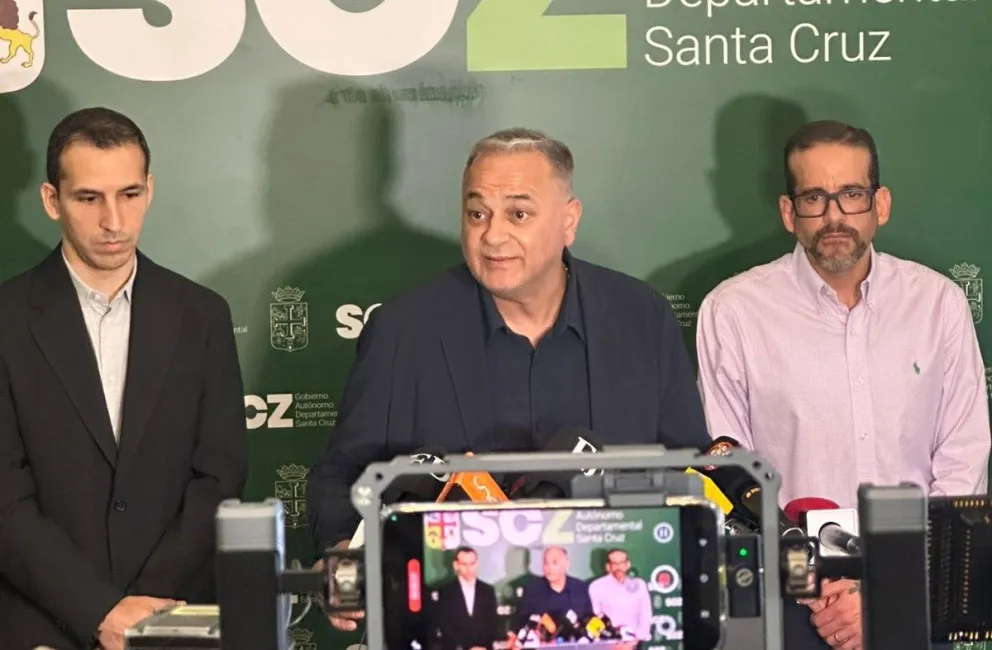Carlos Dabdoud, Fernando Costa y Luis Camacho durante la conferencia de prensa en Santa Cruz. Foto: FBF