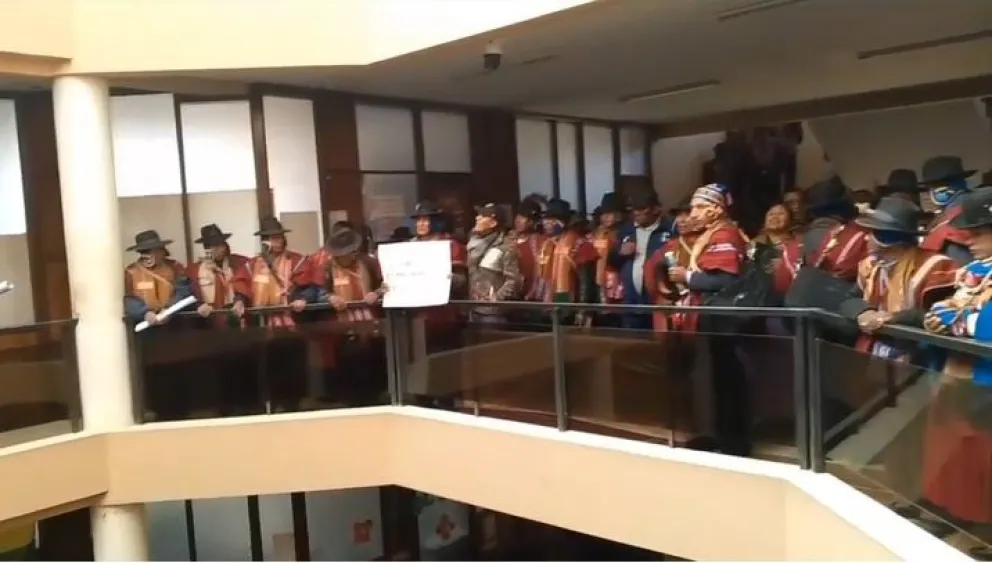 Comunario dentro de la alcaldía de Viacha. Foto: Captura