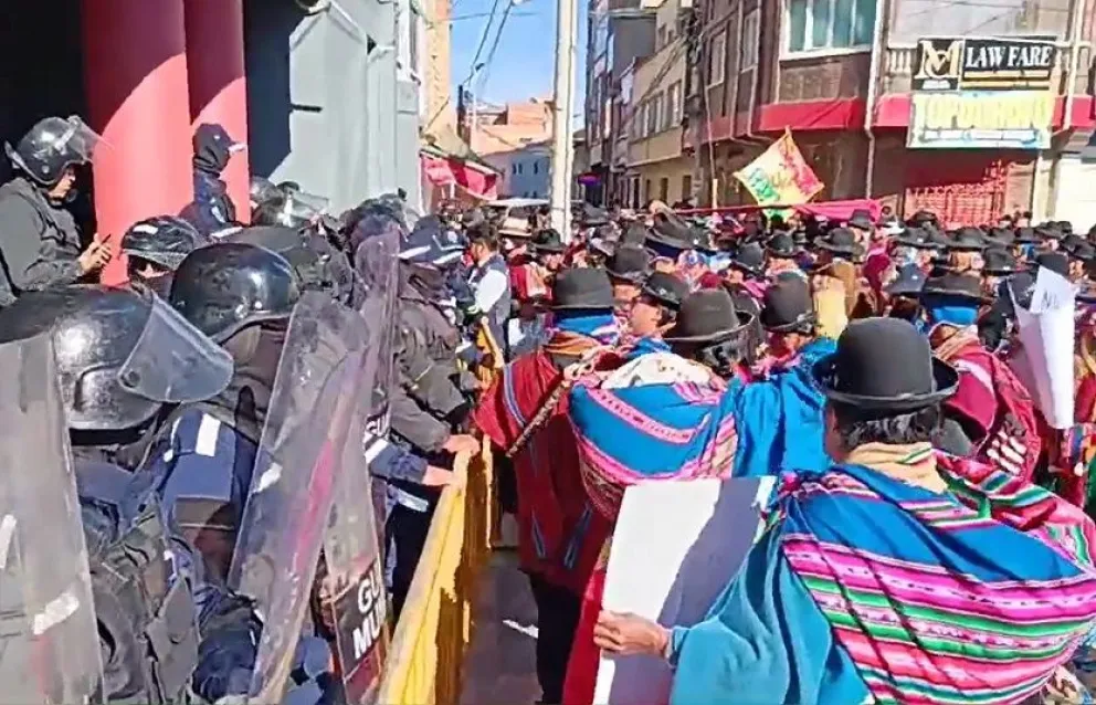Desde temprano, la población de Viacha pidieron la presencia del alcalde. Foto: Captura Contraparte Bolivia