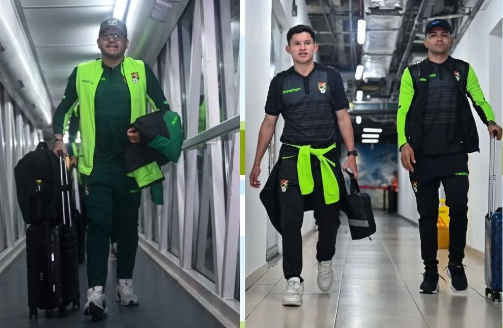 El técnico Óscar Villegas, junto a los jugadores Luis Paz y Héctor Cuéllar en el aeropuerto de Barranquilla. Foto: La Verde-FBF