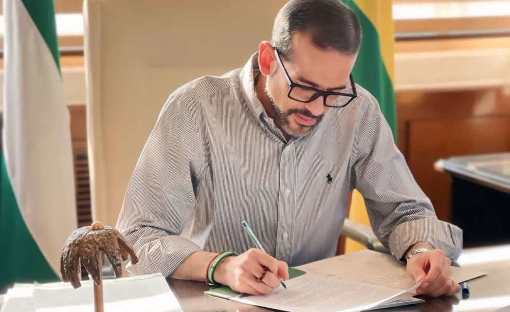 Camacho en su despacho, en una imagen que compartió en sus redes. 