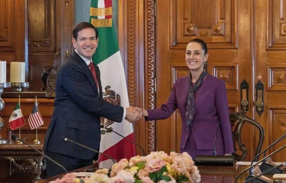  Sheinbaum saluda al secretario de Estado de Estados Unidos, Marco Rubio, en Ciudad de México. Foto: EFE 