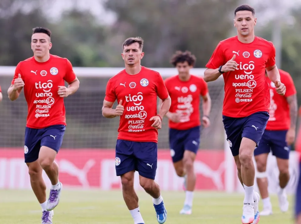 Jugadores de la selección paraguaya en el último entrenamiento antes de enfrentar a Ecuador. Foto: Selección Paraguaya