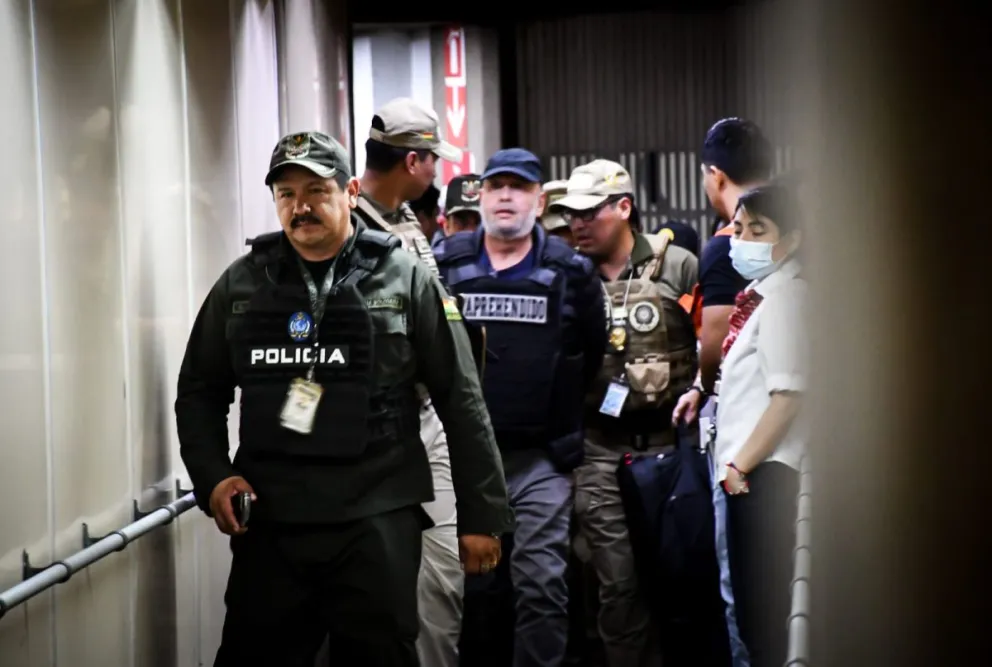 Murillo, este jueves en el aeropuerto de Viru Viru. Foto: APG