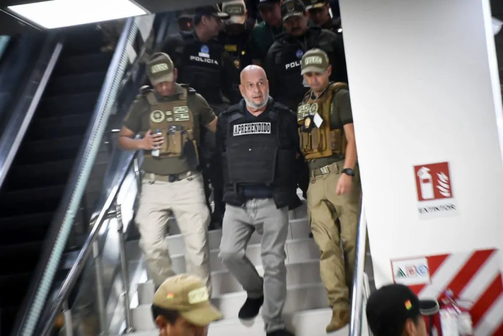 Arturo Murillo, este jueves en el aeropuerto de Viru Viru de Santa Cruz. Foto: Ministerio de Gobierno